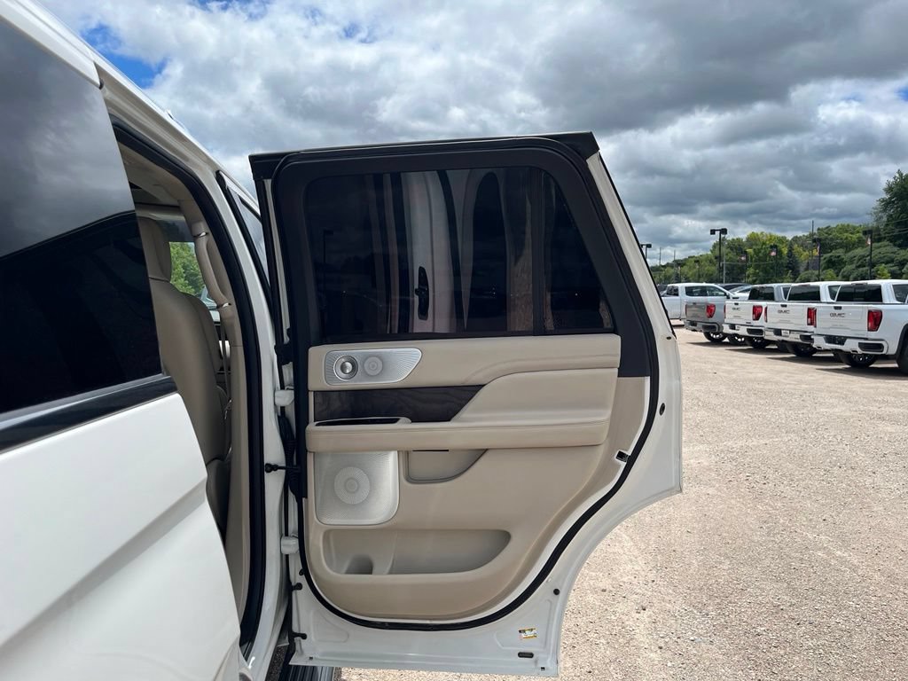 Used 2020 Lincoln Navigator Reserve w/ Luxury Package AWD/4WD image 34