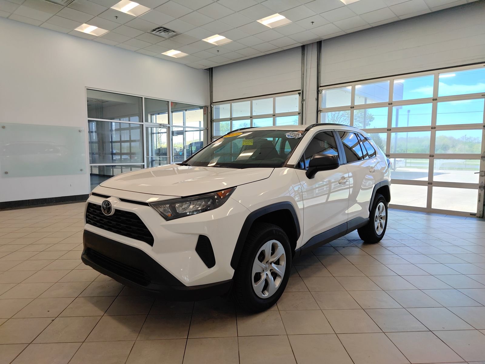 Used 2021 Toyota RAV4 LE AWD/4WD image 7