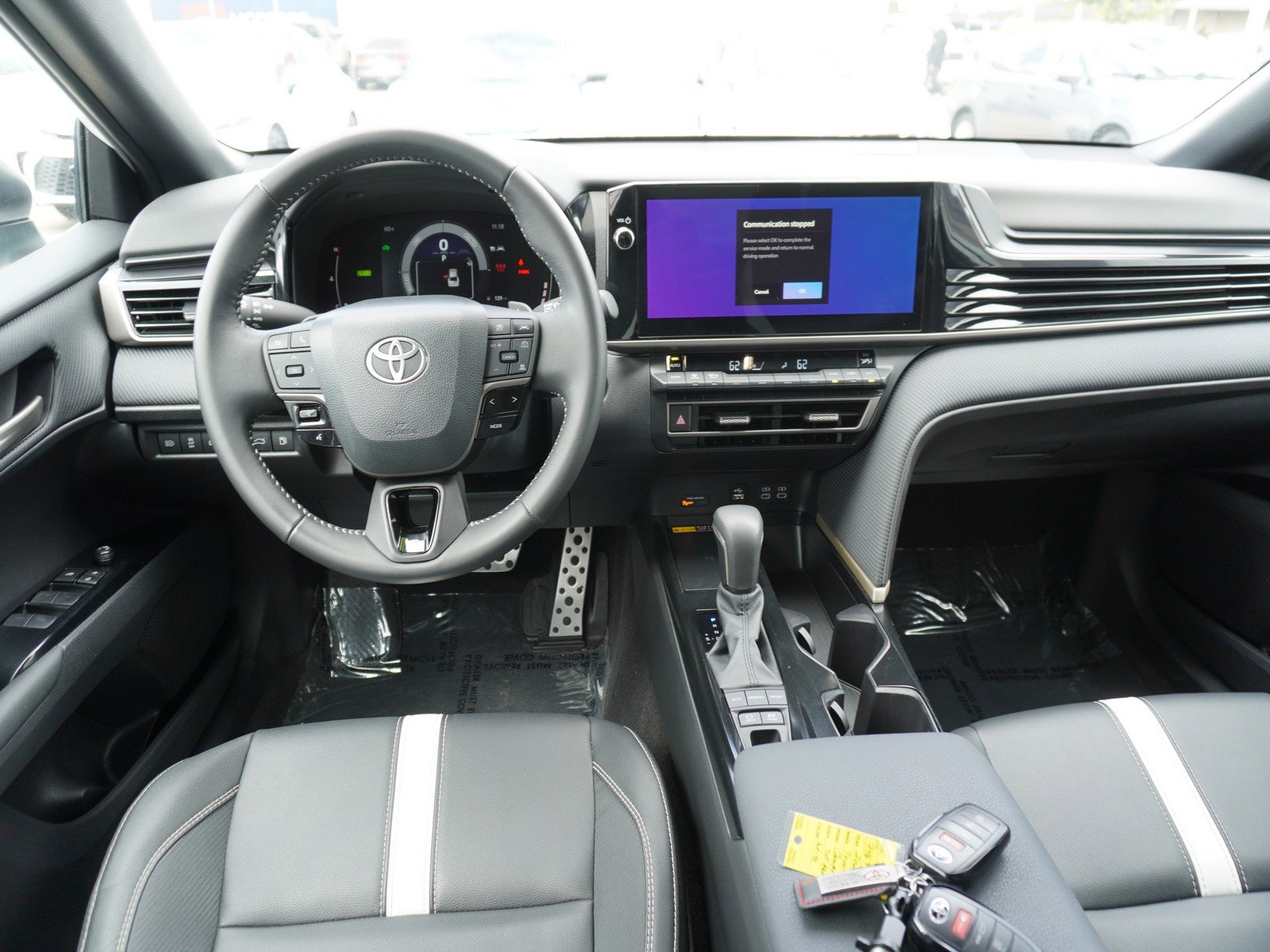 Used 2025 Toyota Camry SE AWD/4WD image 2