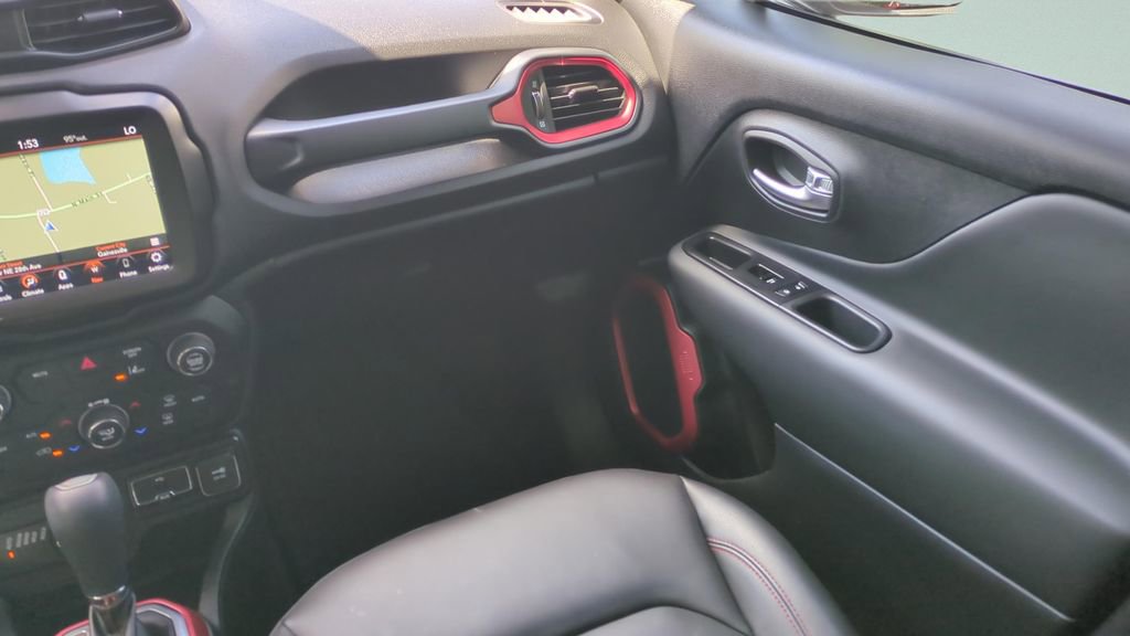 Used 2022 Jeep Renegade Trailhawk AWD/4WD image 16