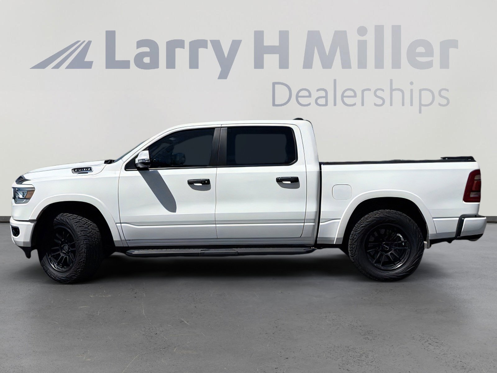 Used 2022 RAM 1500 Laramie w/ Sport Appearance Package AWD/4WD image 2