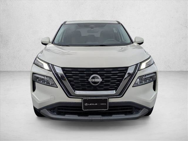 Used 2022 Nissan Rogue SV image 2