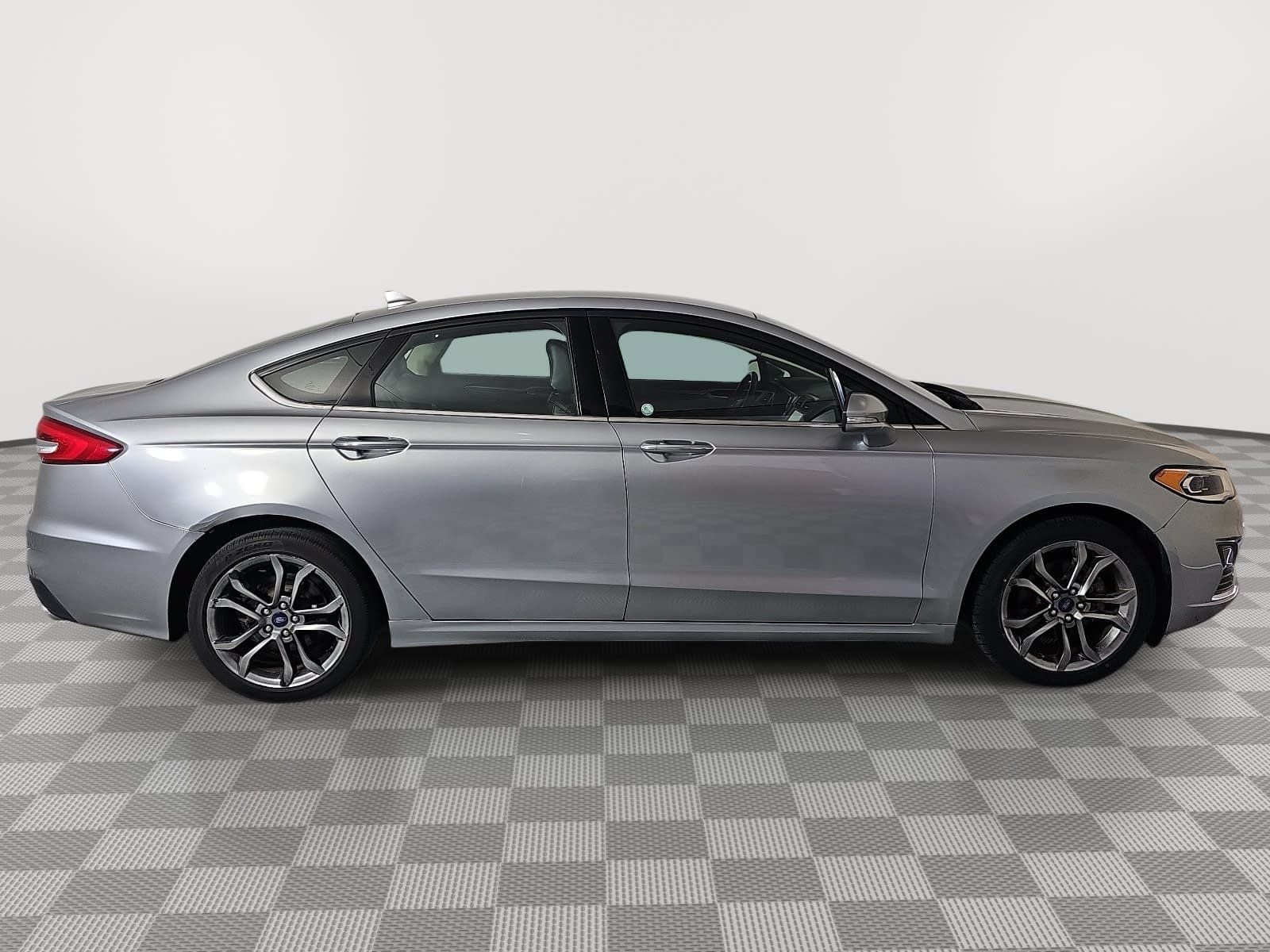 Used 2020 Ford Fusion SEL FWD image 9