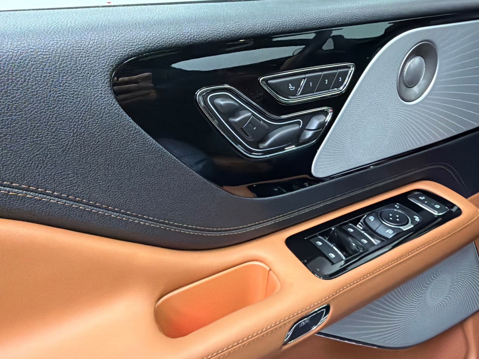 New 2026 Lincoln Aviator Black Label w/ Black Label Special Edition image 38