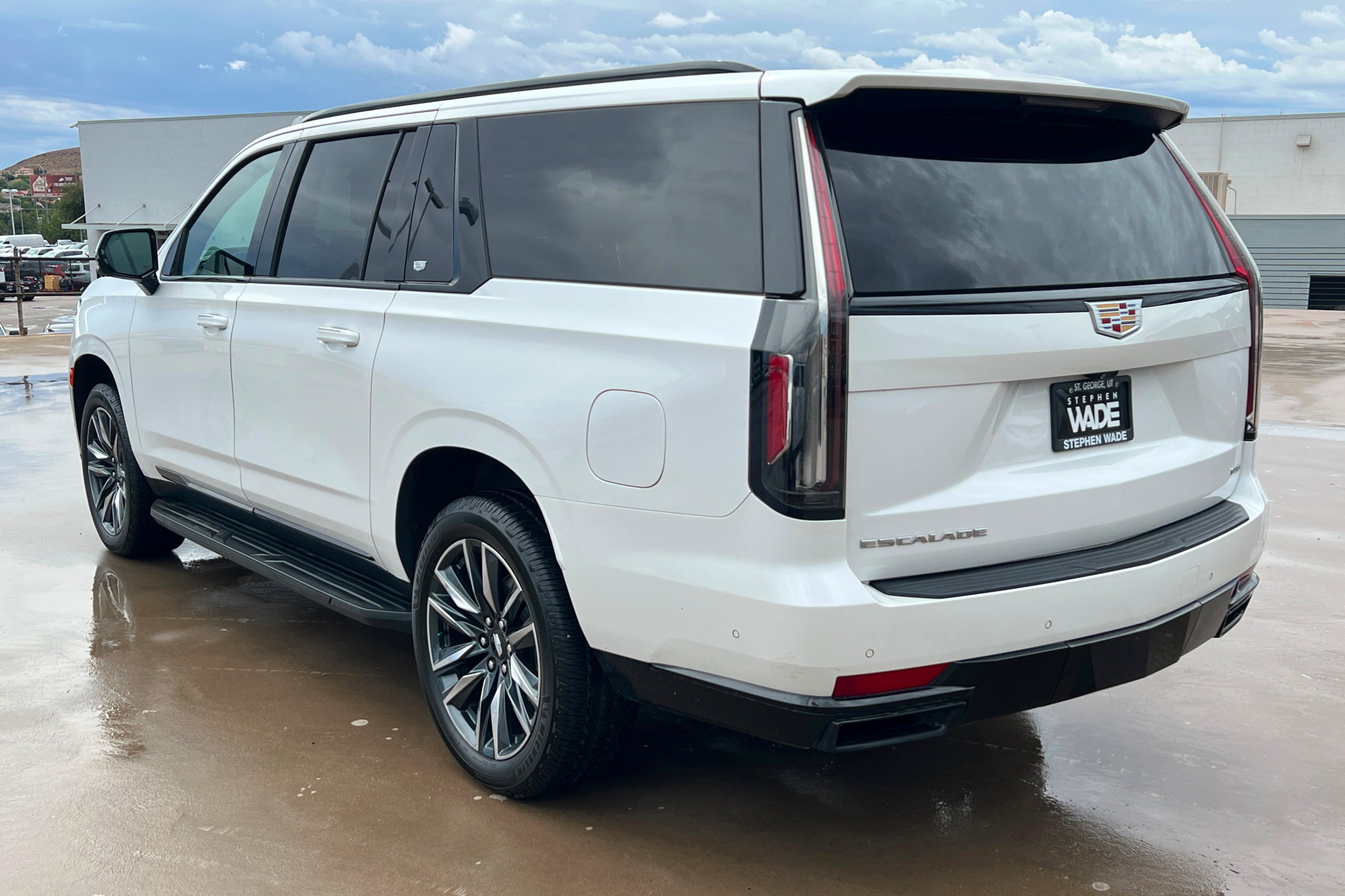 Used 2021 Cadillac Escalade ESV Sport w/ Driver Assist Tech Package AWD/4WD image 3