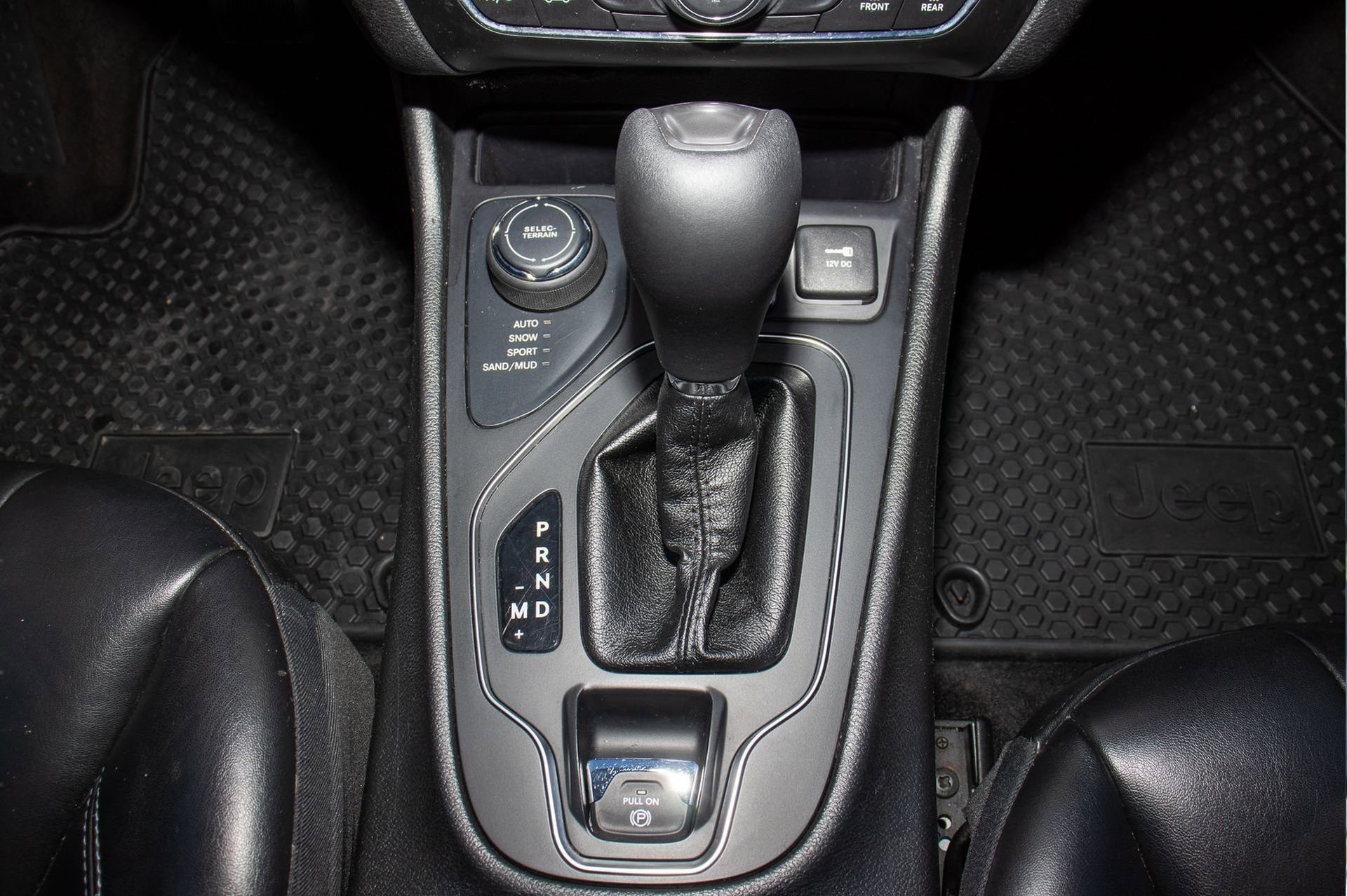 Used 2019 Jeep Cherokee Latitude Plus w/ Comfort/Convenience Group image 27