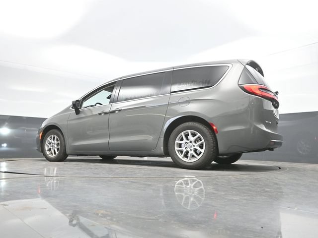 Used 2023 Chrysler Pacifica Touring-L FWD image 50