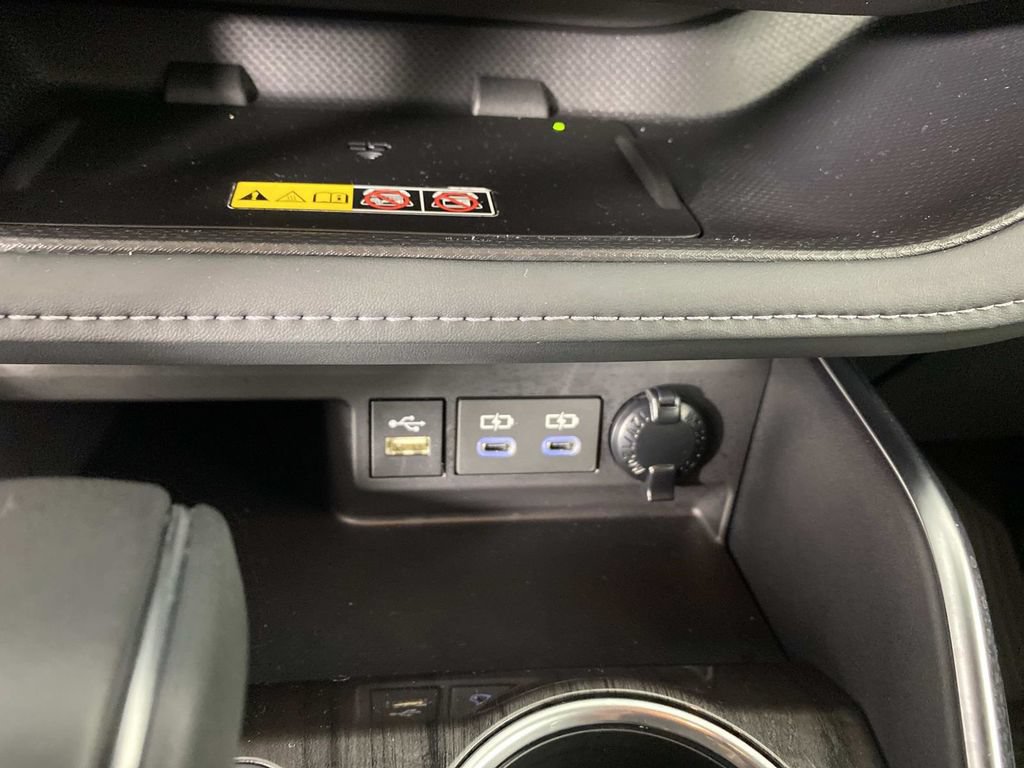 Used 2026 Toyota Highlander Platinum AWD/4WD image 23