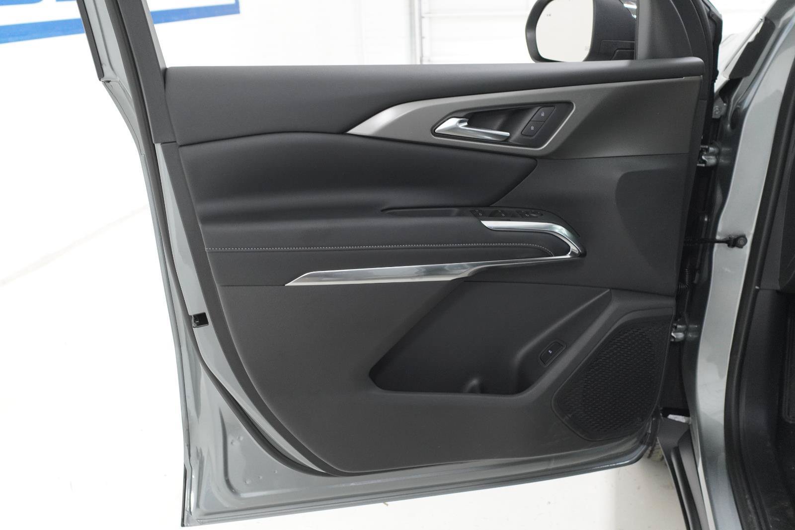 New 2026 Chevrolet Traverse LT FWD image 18