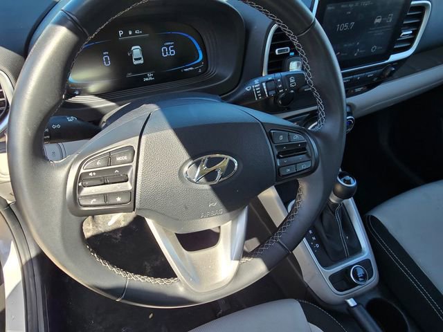 Used 2025 Hyundai Venue SEL FWD image 19