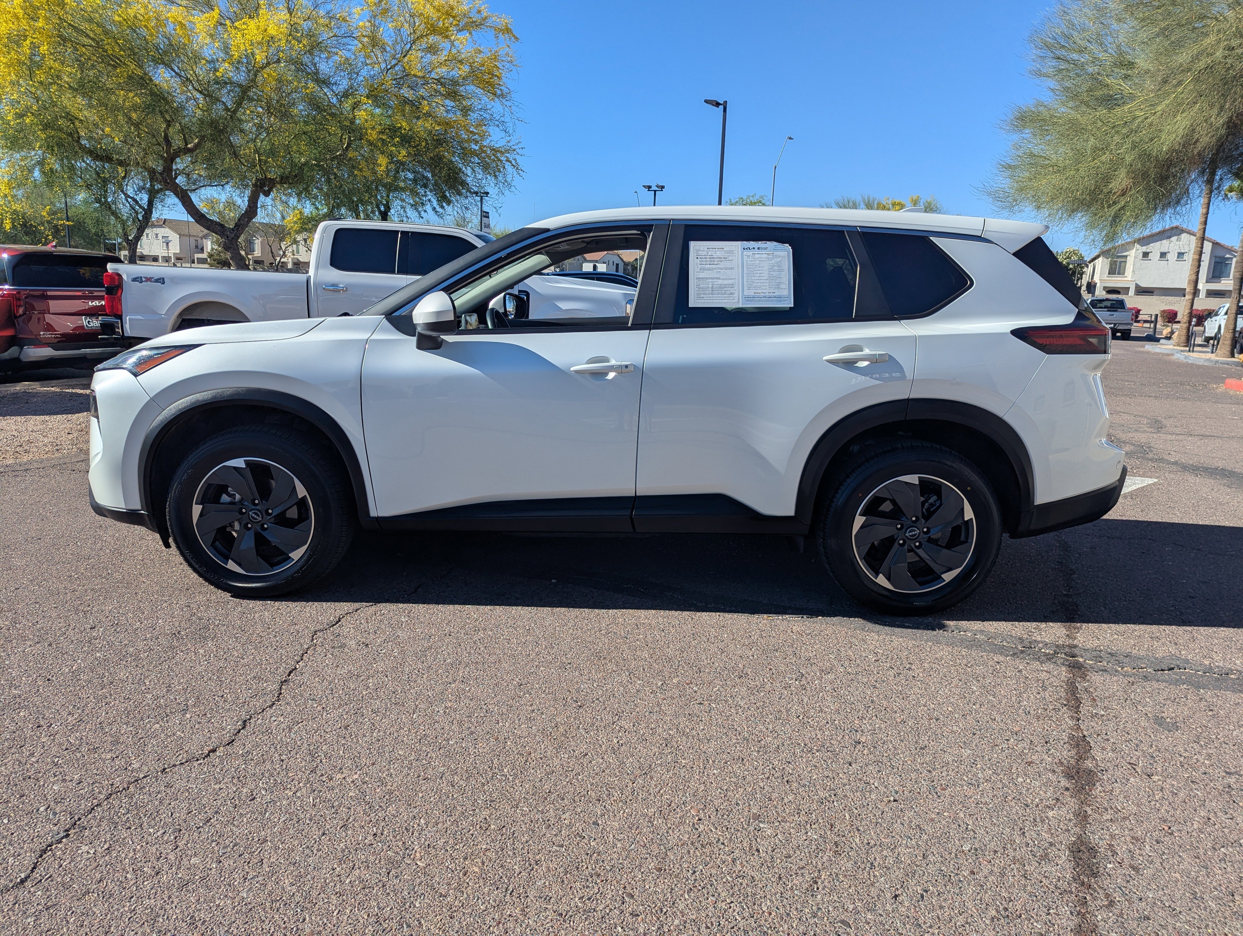 Used 2024 Nissan Rogue SV image 5