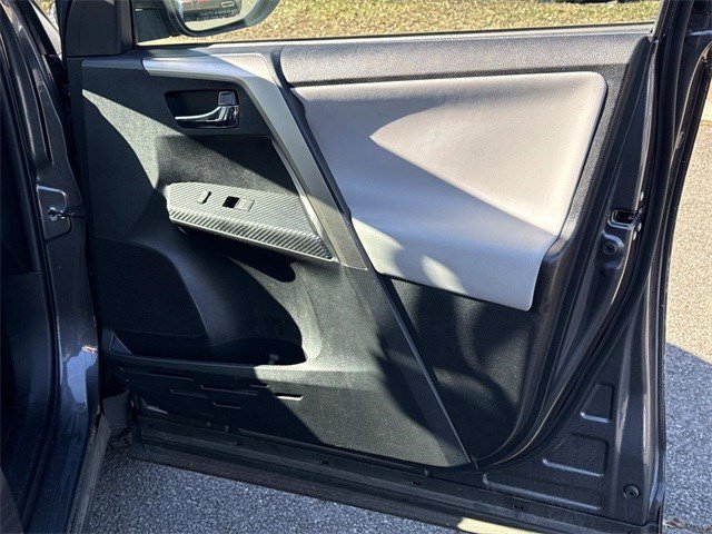 Used 2015 Toyota RAV4 Limited image 8