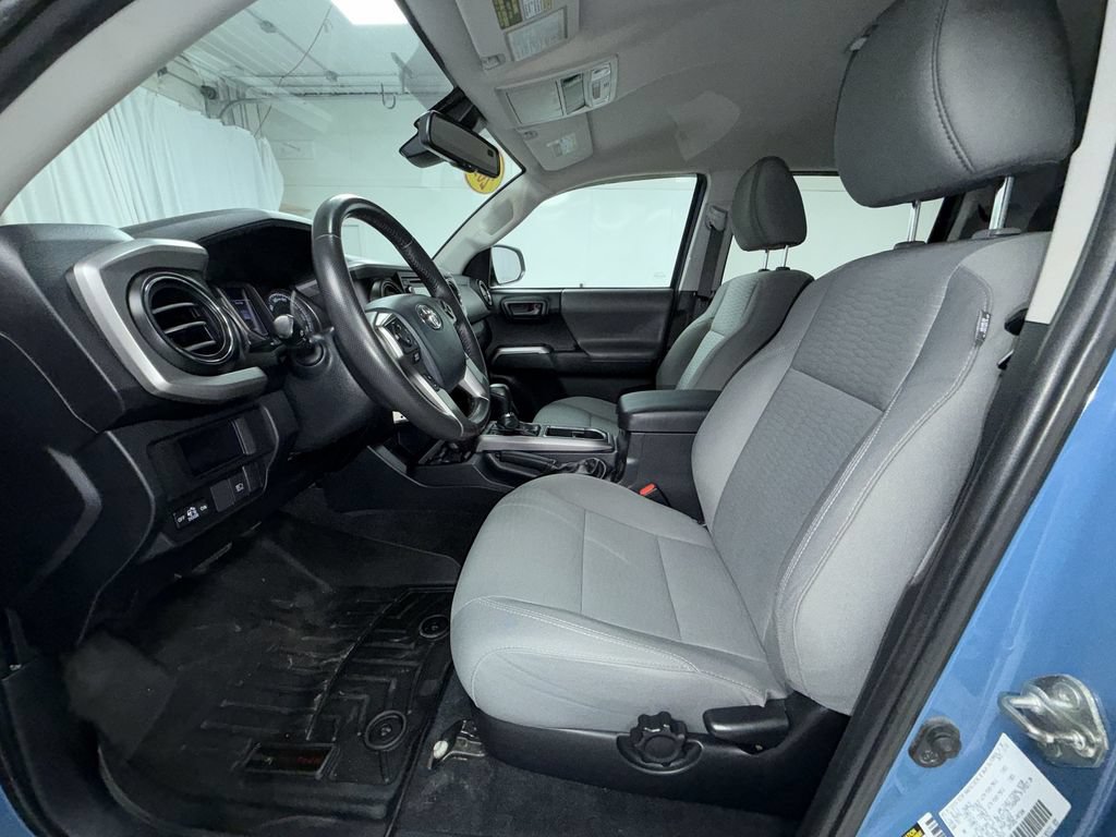 Used 2019 Toyota Tacoma SR5 AWD/4WD image 4