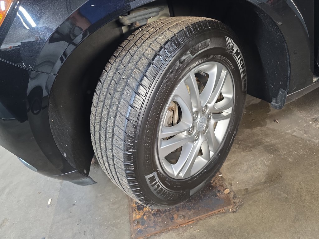 Used 2018 Buick Enclave Essence w/ Trailering Package FWD image 38
