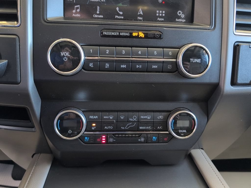 Used 2019 Ford Expedition XLT w/ Equipment Group 202A AWD/4WD image 20