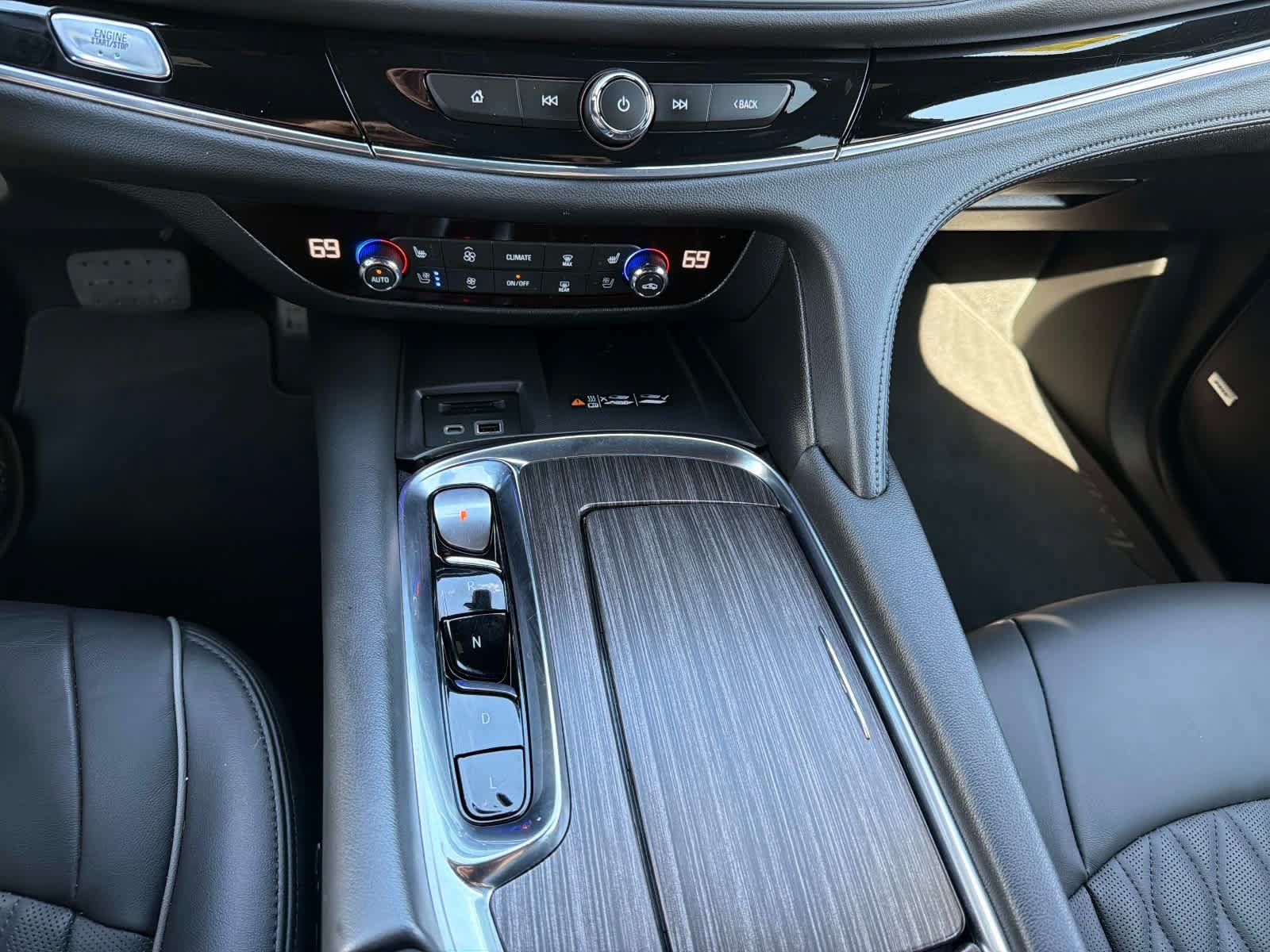 Used 2024 Buick Enclave Avenir w/ Avenir Technology Package AWD/4WD image 18