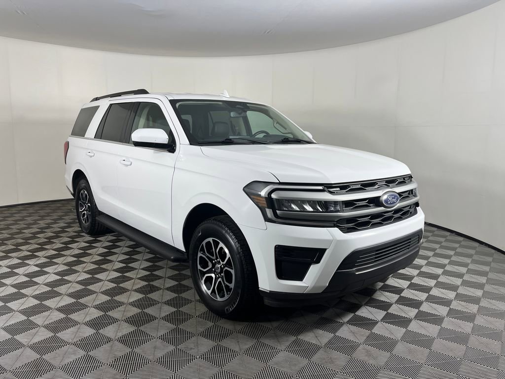 Used 2024 Ford Expedition XLT image 3