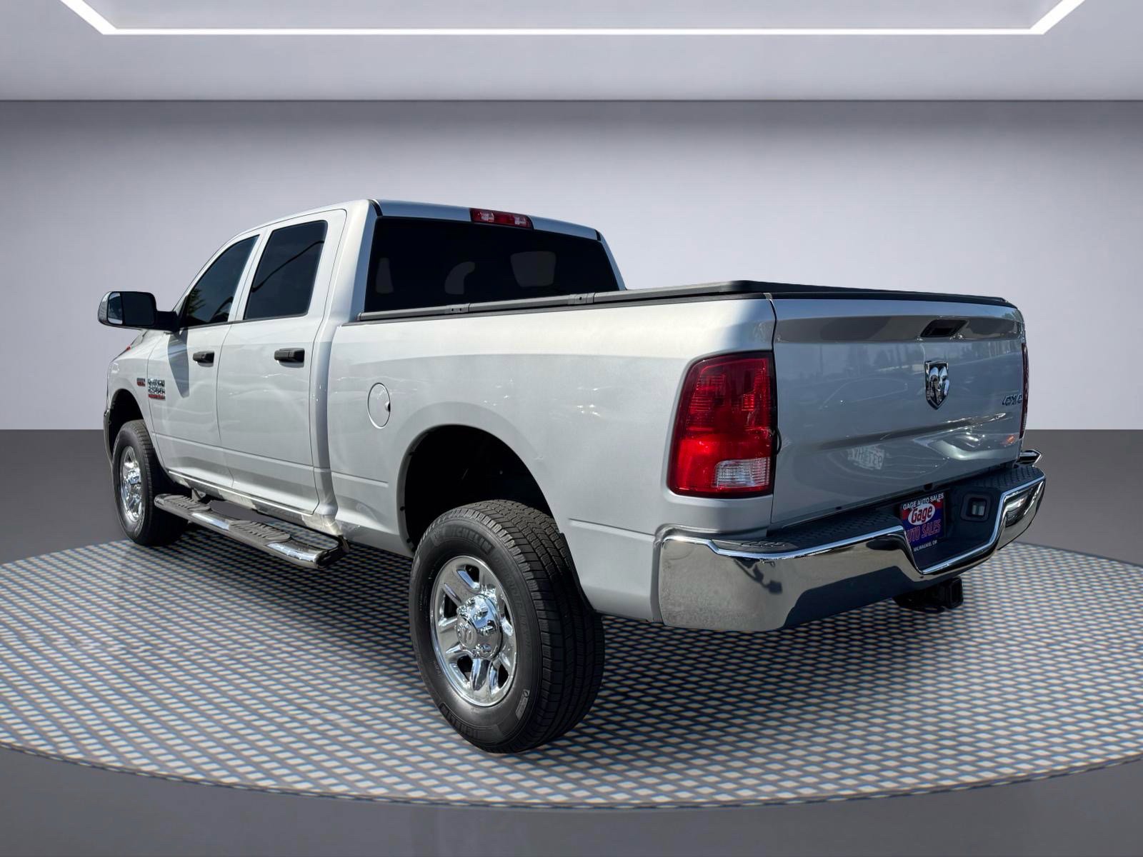 Used 2018 RAM 2500 Tradesman w/ Chrome Appearance Group AWD/4WD image 4