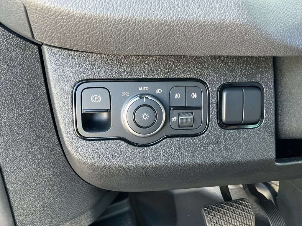 Used 2025 Mercedes-Benz Sprinter 2500 image 14