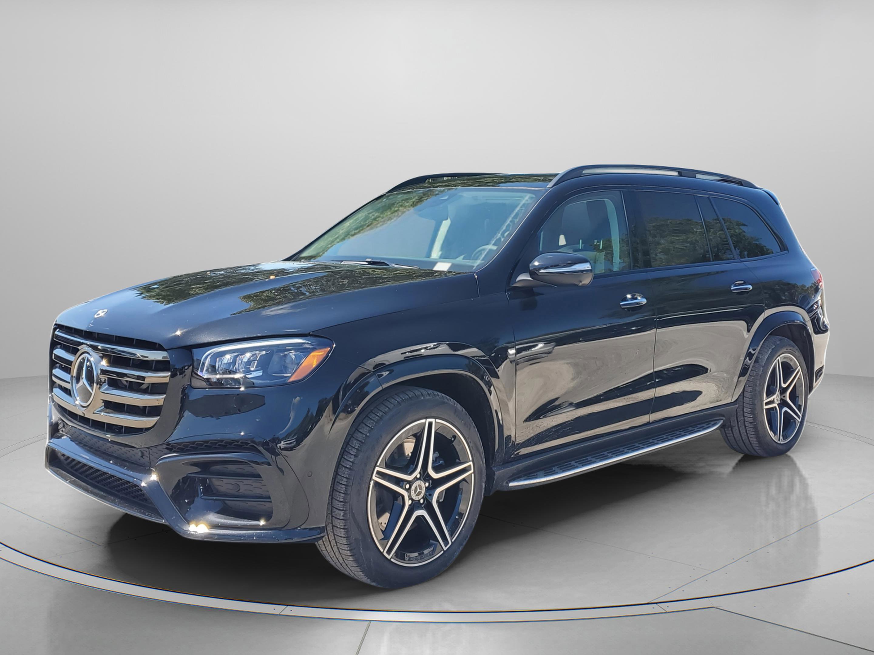 Used 2026 Mercedes-Benz GLS 450 4MATIC image 2