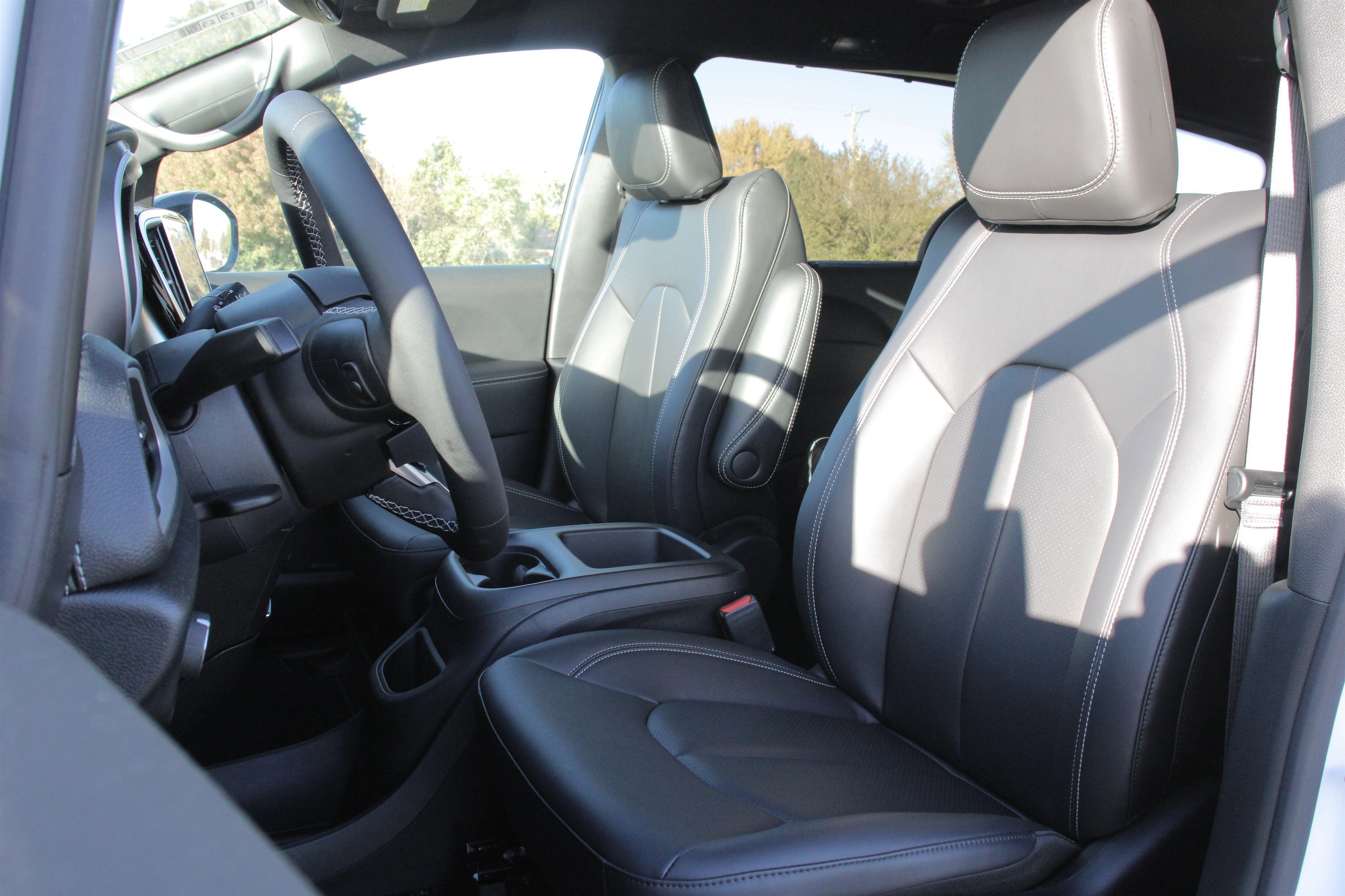 New 2026 Chrysler Pacifica Select image 5