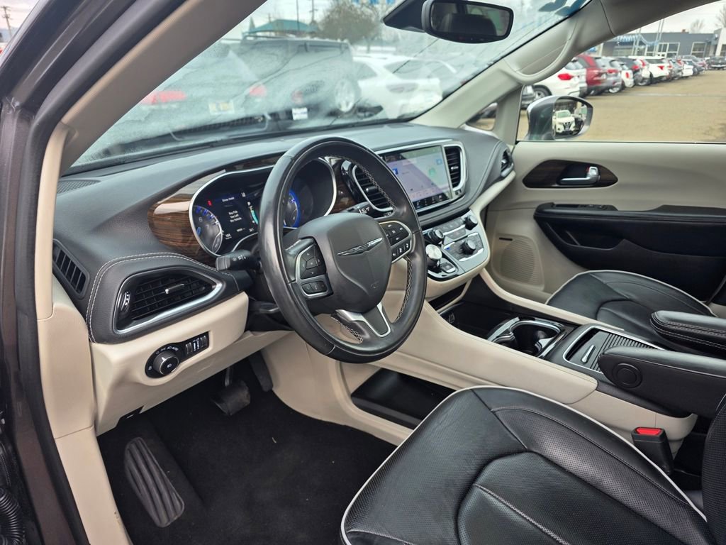 Used 2022 Chrysler Pacifica Limited image 9