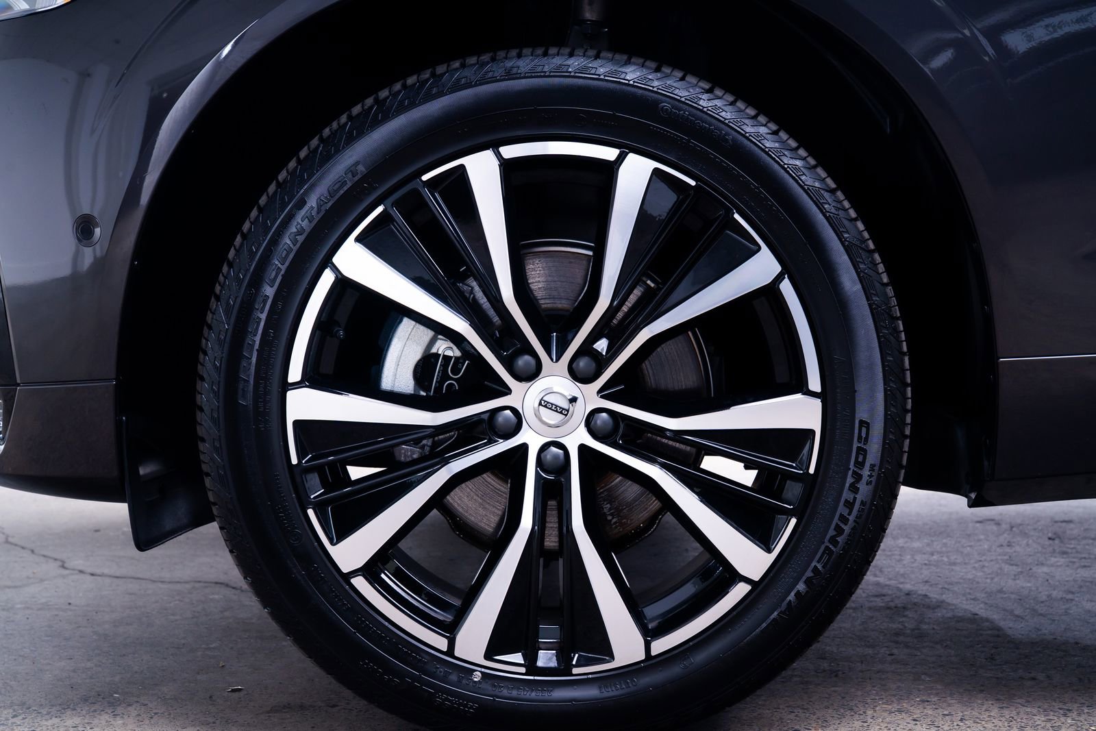 Used 2025 Volvo XC60 B5 Plus AWD/4WD image 7