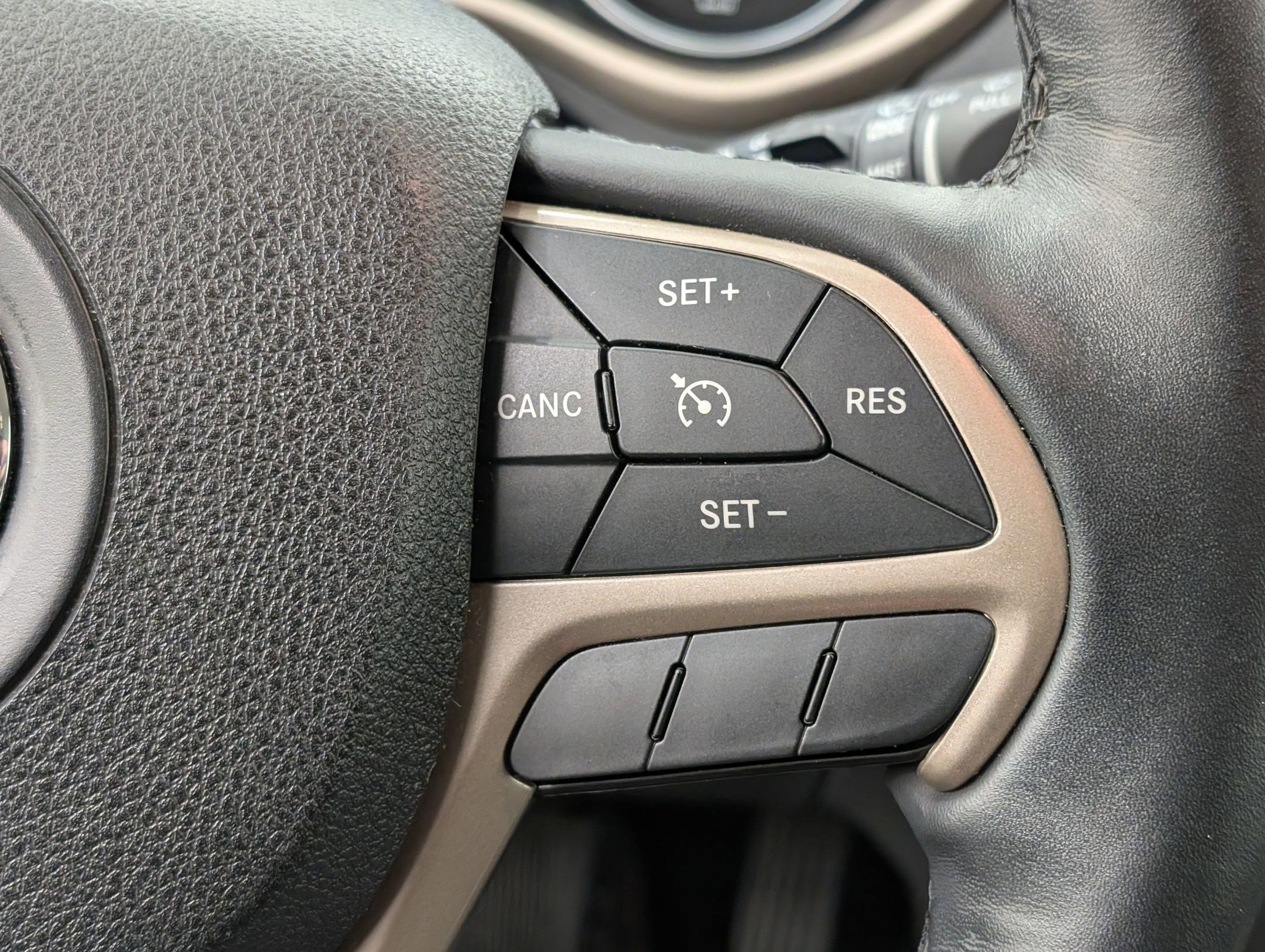 Used 2015 Jeep Cherokee Latitude w/ Cold Weather Group image 22