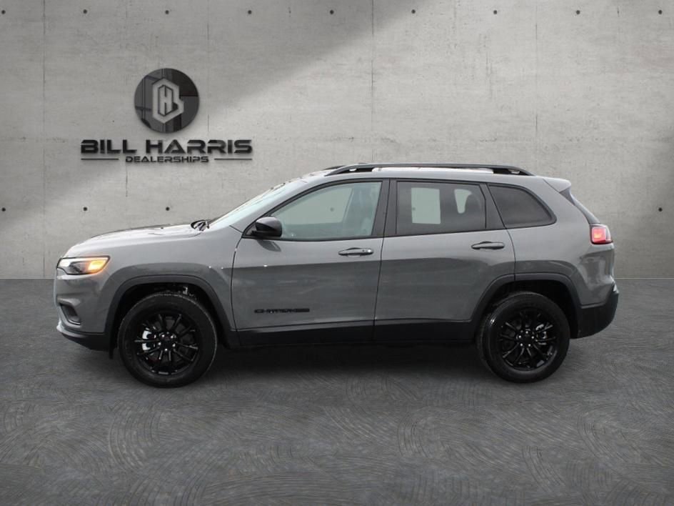 Used 2023 Jeep Cherokee Altitude Lux AWD/4WD image 5