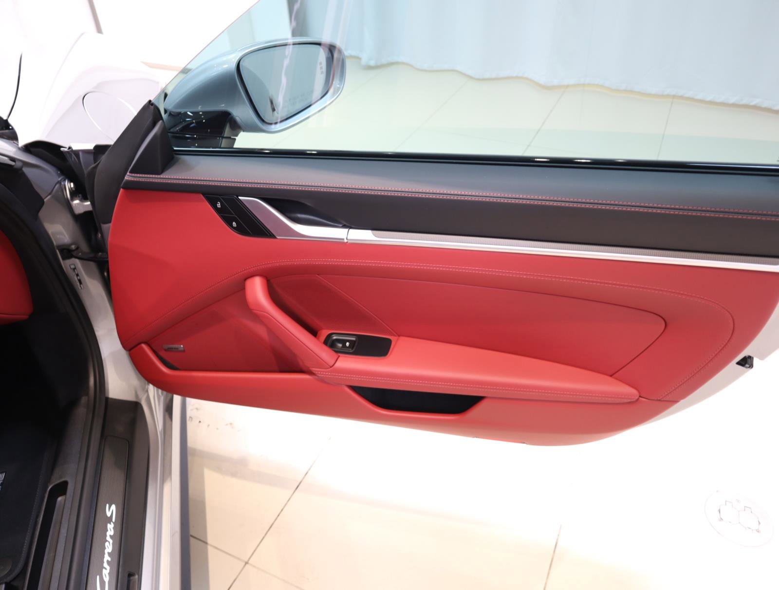 Used 2024 Porsche 911 Carrera S RWD image 11