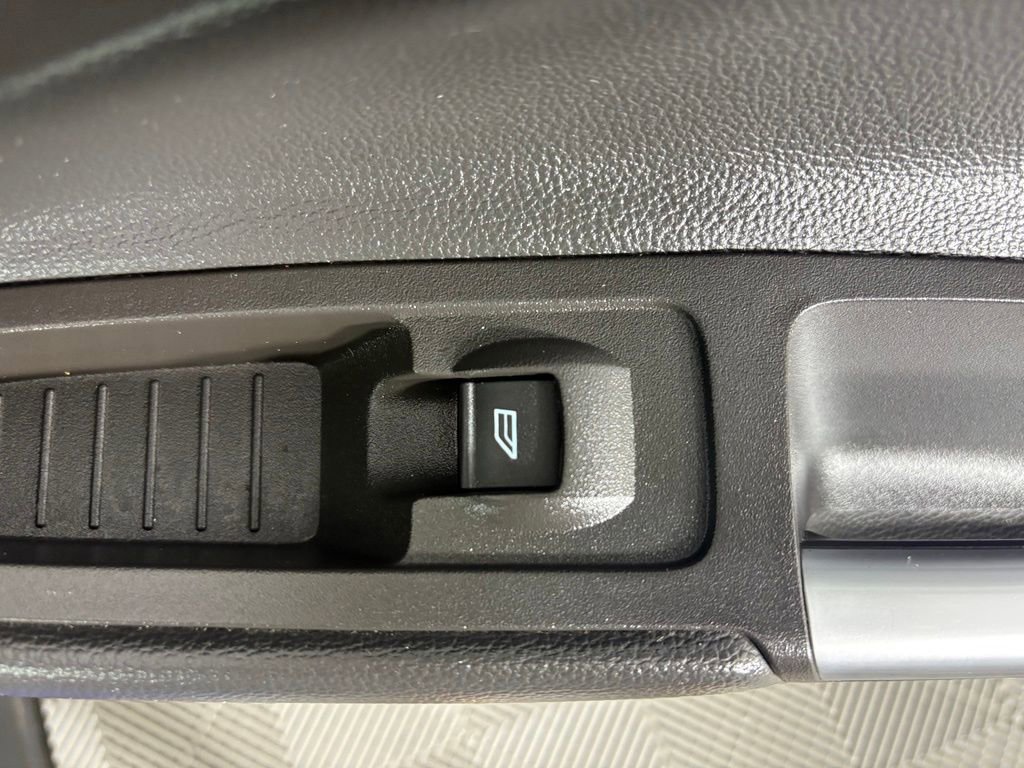 Used 2018 Ford Escape SE w/ SE Sync 3 Package FWD image 39