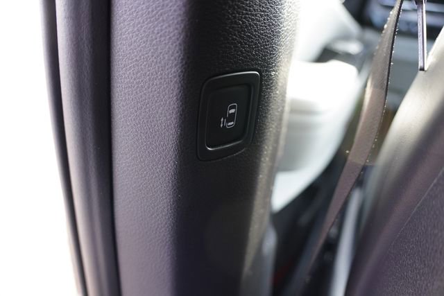 Used 2023 Kia Carnival EX image 20