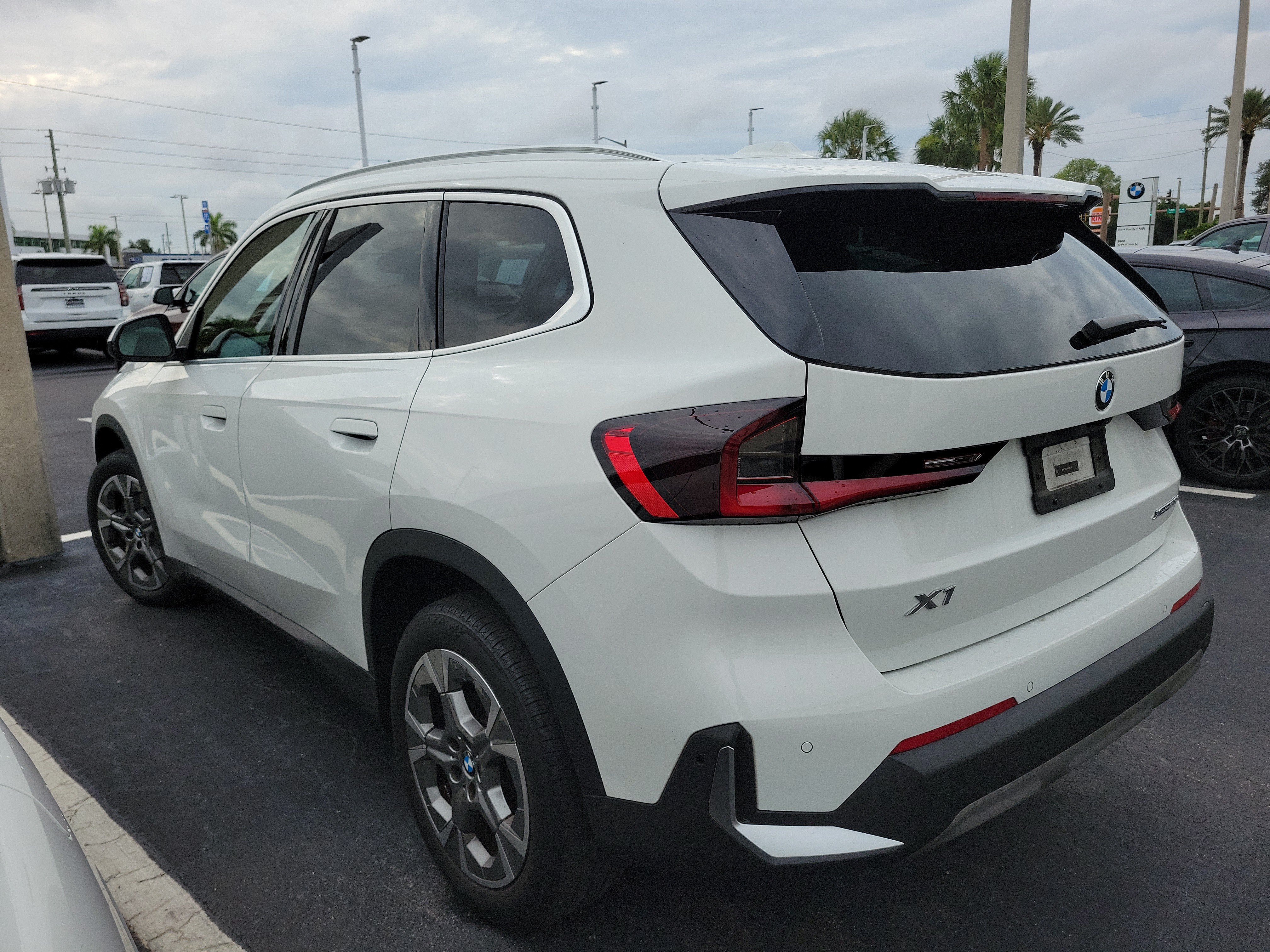 Used 2023 BMW X1 xDrive28i AWD/4WD image 4