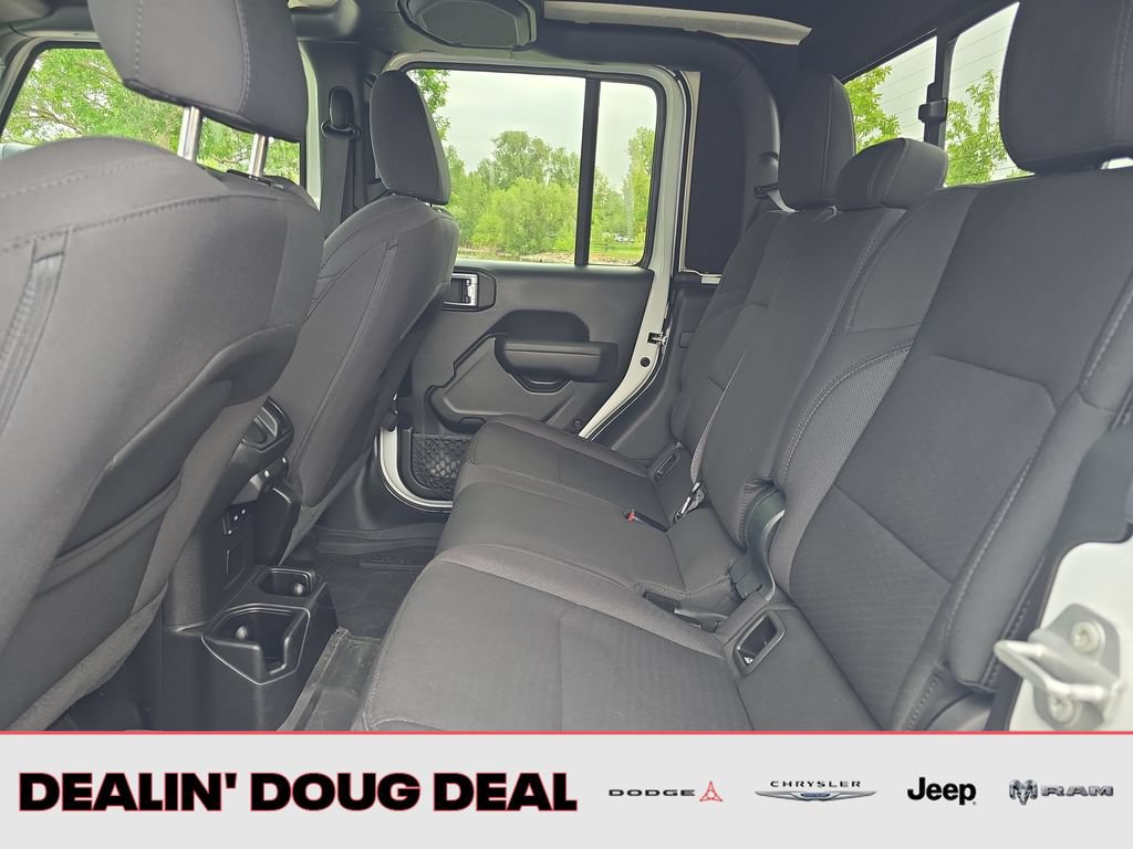 Used 2022 Jeep Gladiator Overland AWD/4WD image 26