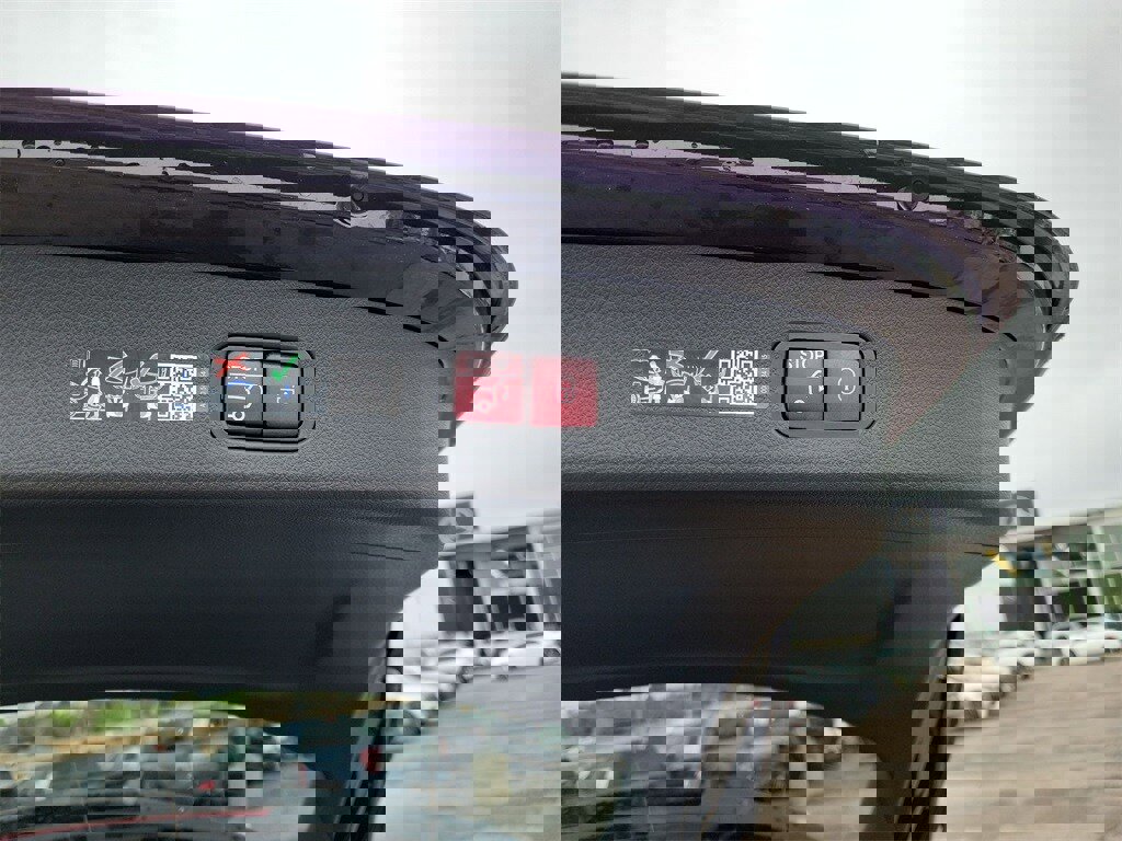 New 2025 Mercedes-Benz GLC 300 image 12