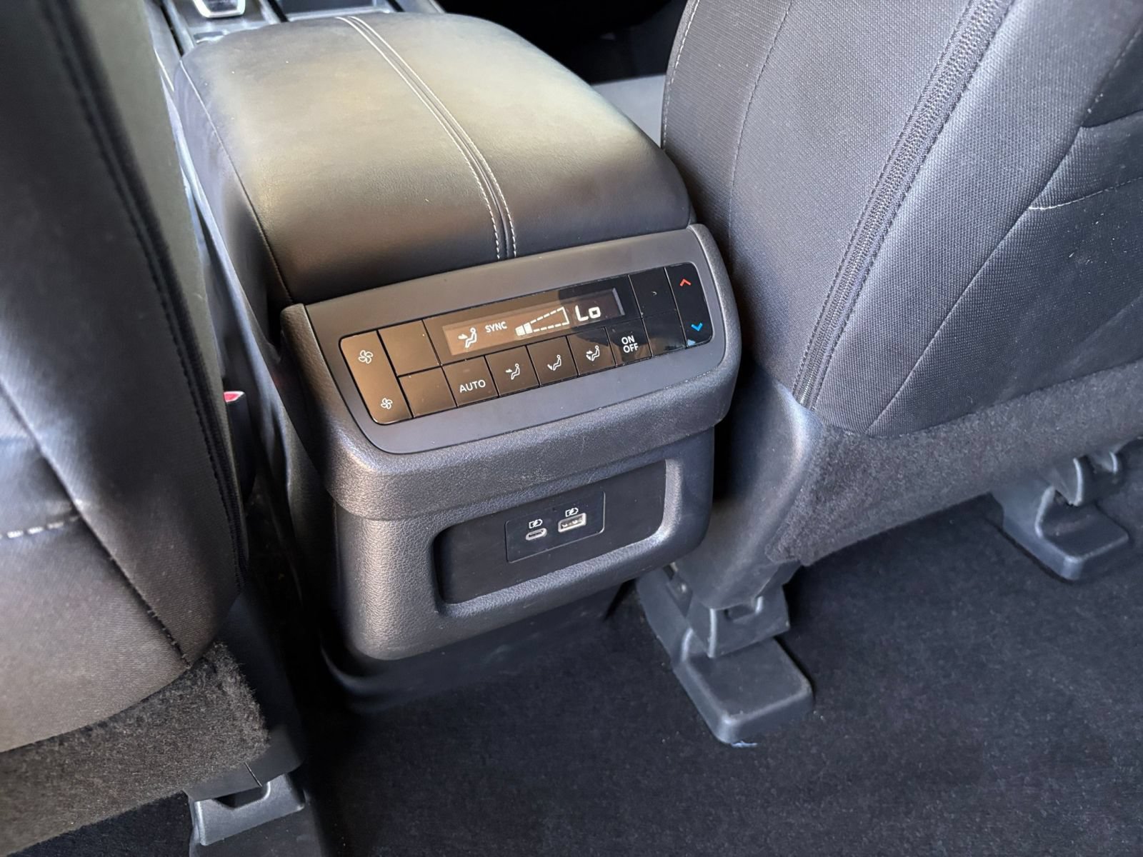 Used 2025 Nissan Pathfinder SV FWD image 24