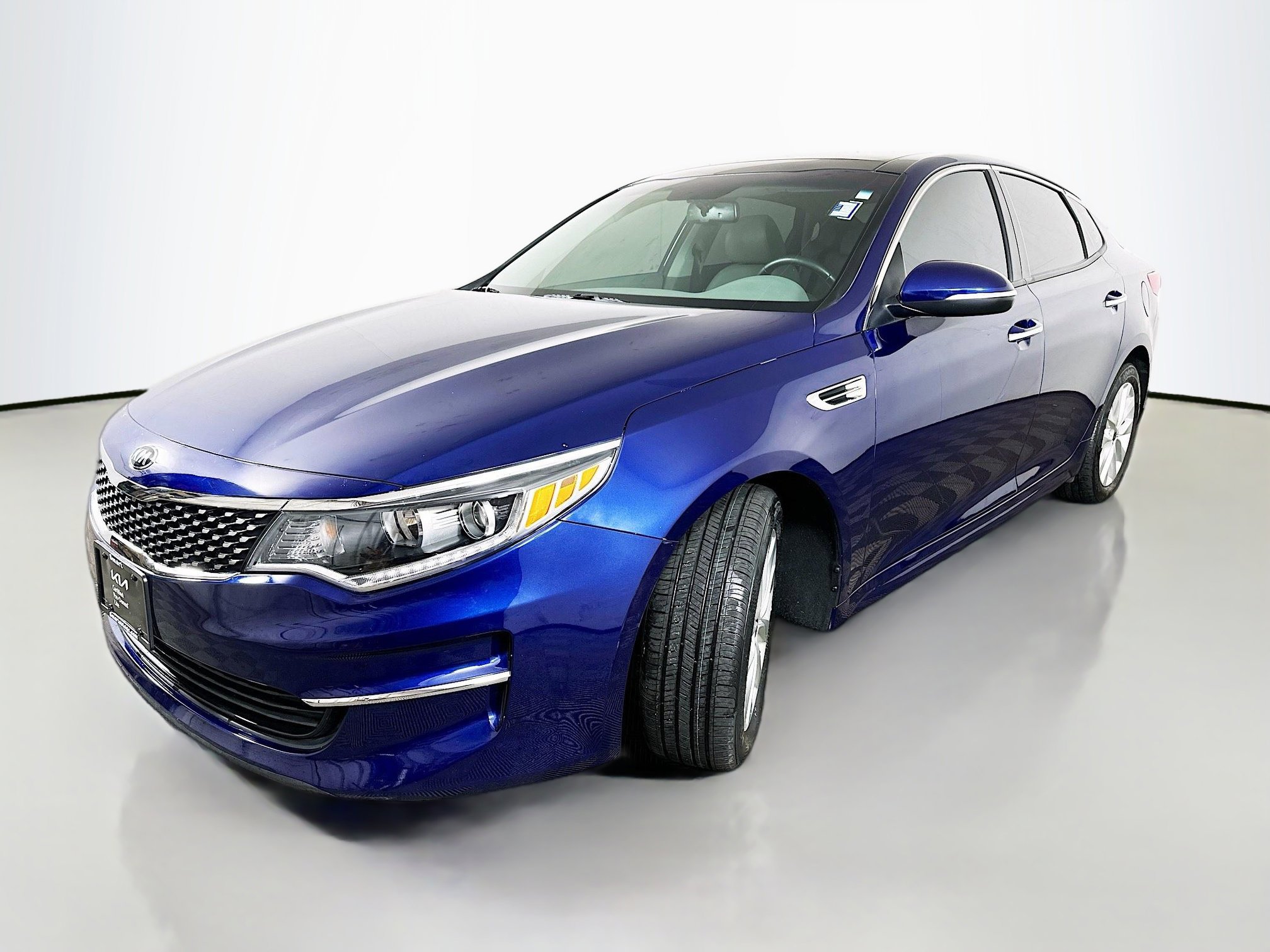 Used 2018 Kia Optima EX w/ Premium Package FWD image 3