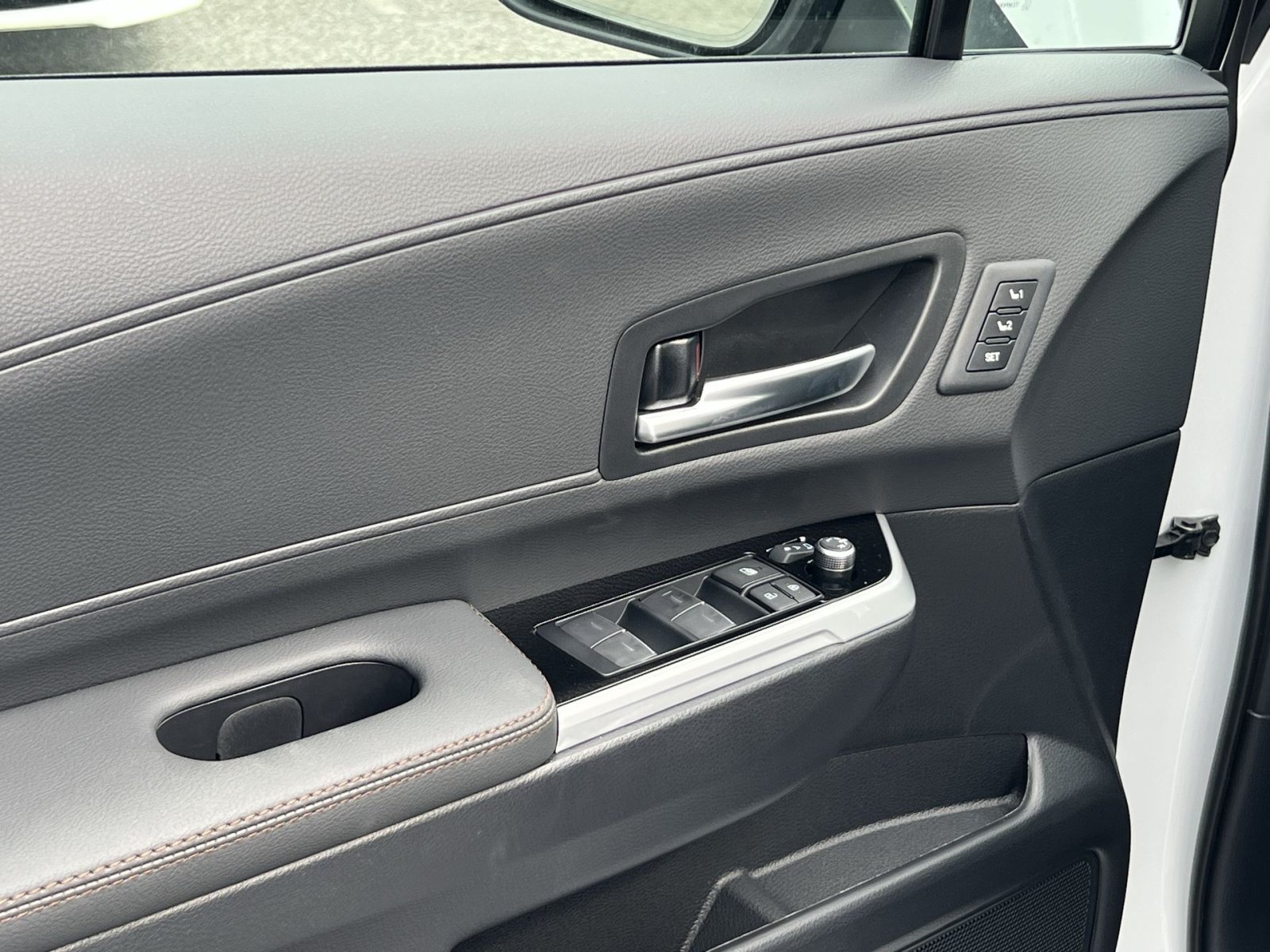 New 2026 Toyota Sienna Limited AWD/4WD image 10