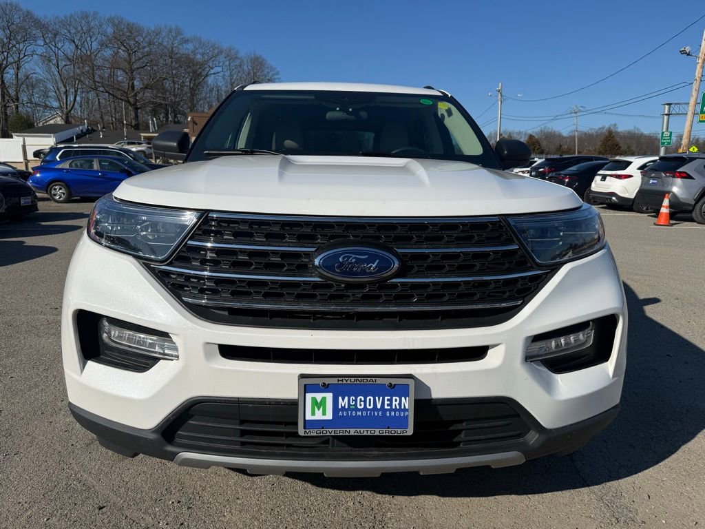 Used 2023 Ford Explorer XLT w/ Equipment Group 202A AWD/4WD image 3