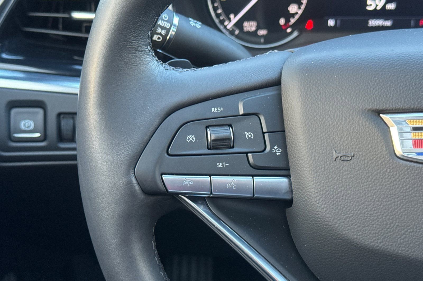 Used 2025 Cadillac XT6 Luxury image 34