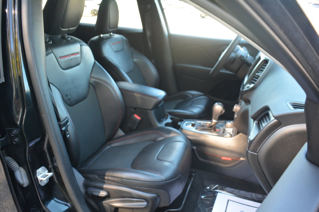 Used 2022 Jeep Cherokee Trailhawk AWD/4WD image 18