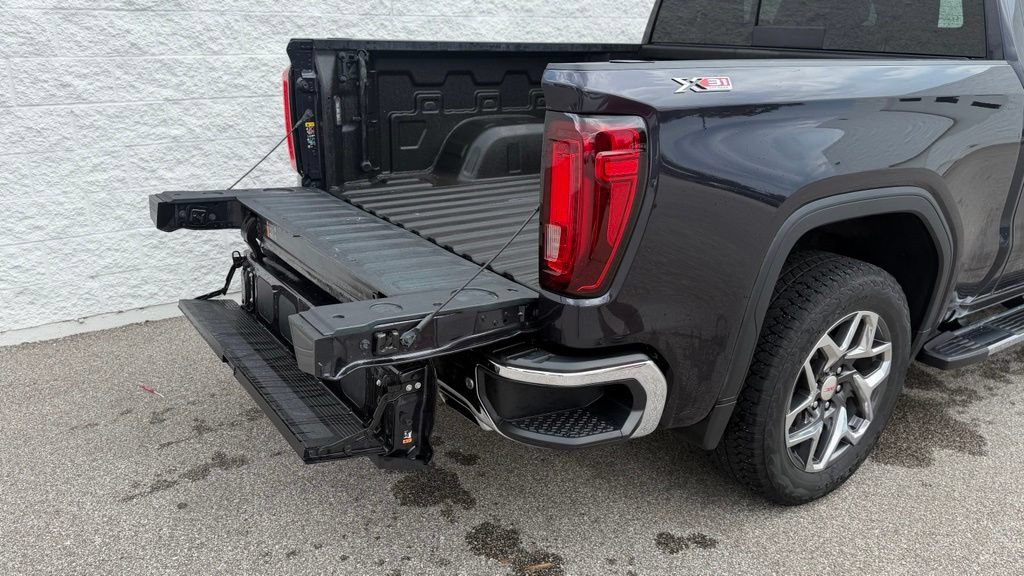 Used 2024 GMC Sierra 1500 SLT w/ SLT Premium Plus Package AWD/4WD image 5