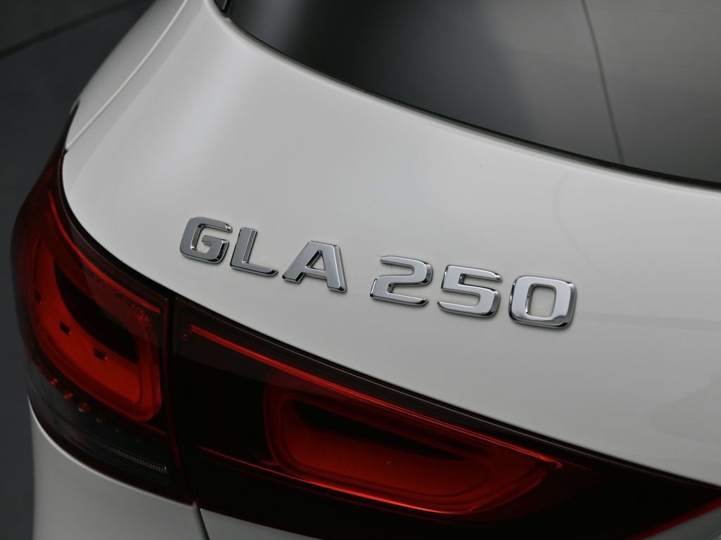 Used 2022 Mercedes-Benz GLA 250 4MATIC image 14