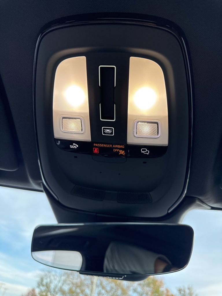 Used 2024 Volvo XC60 T8 Plus w/ Protection Package Premier image 31