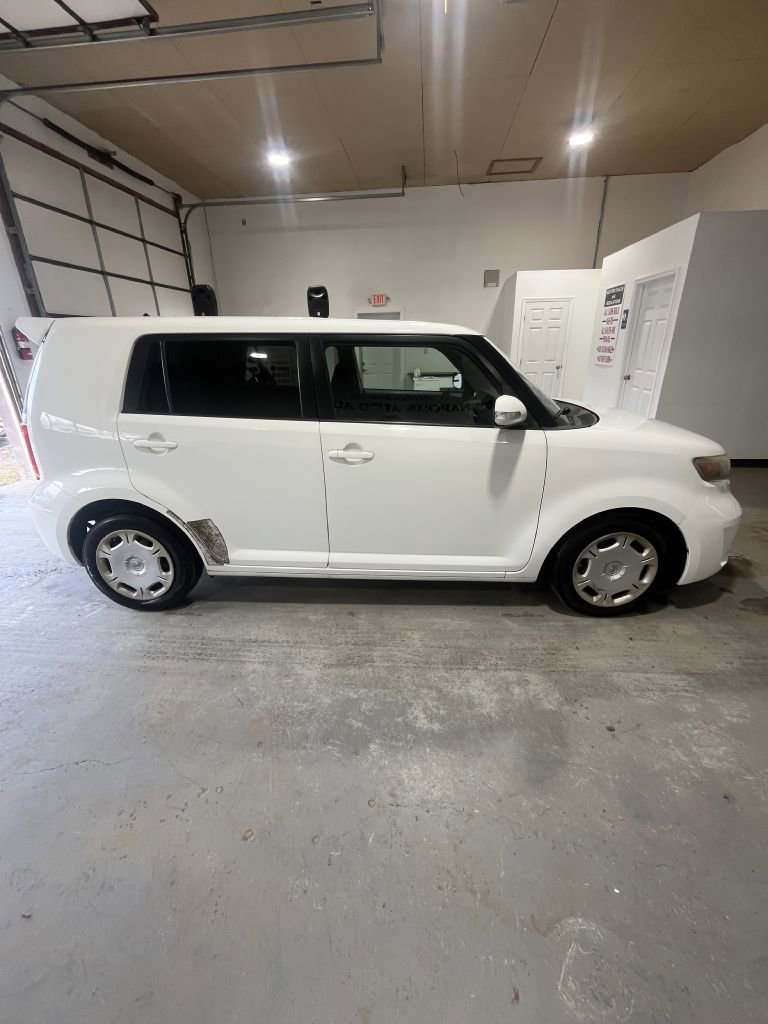 Used 2008 Scion xB image 2