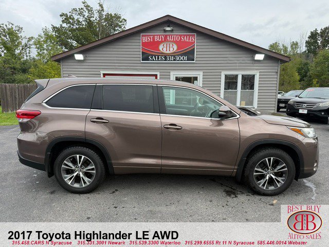 Used 2017 Toyota Highlander Plus AWD/4WD image 2
