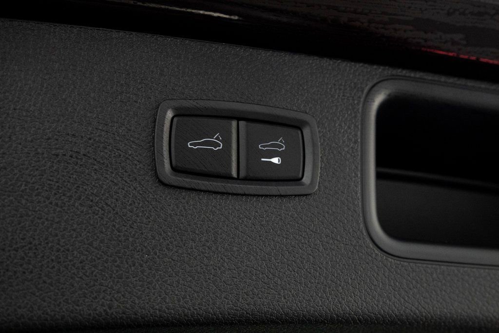 Certified 2023 Porsche Macan image 12