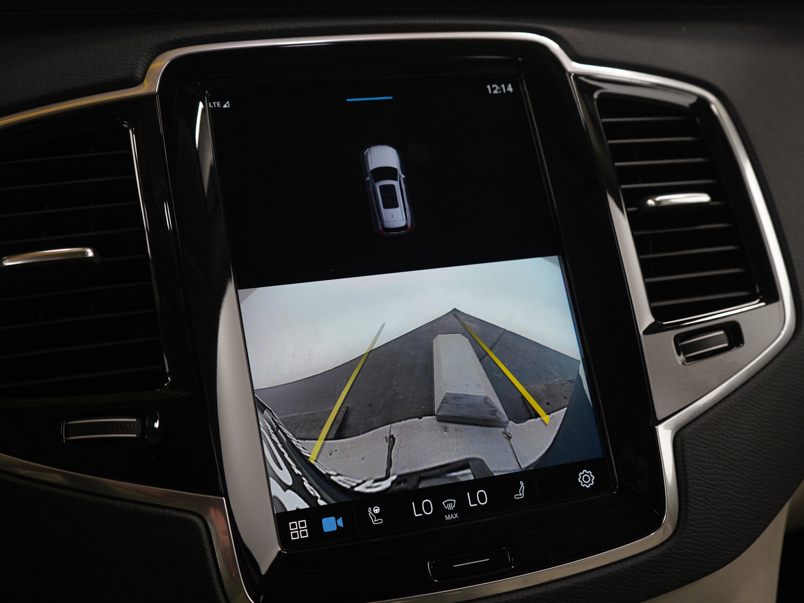 Used 2023 Volvo XC90 B6 Plus image 28