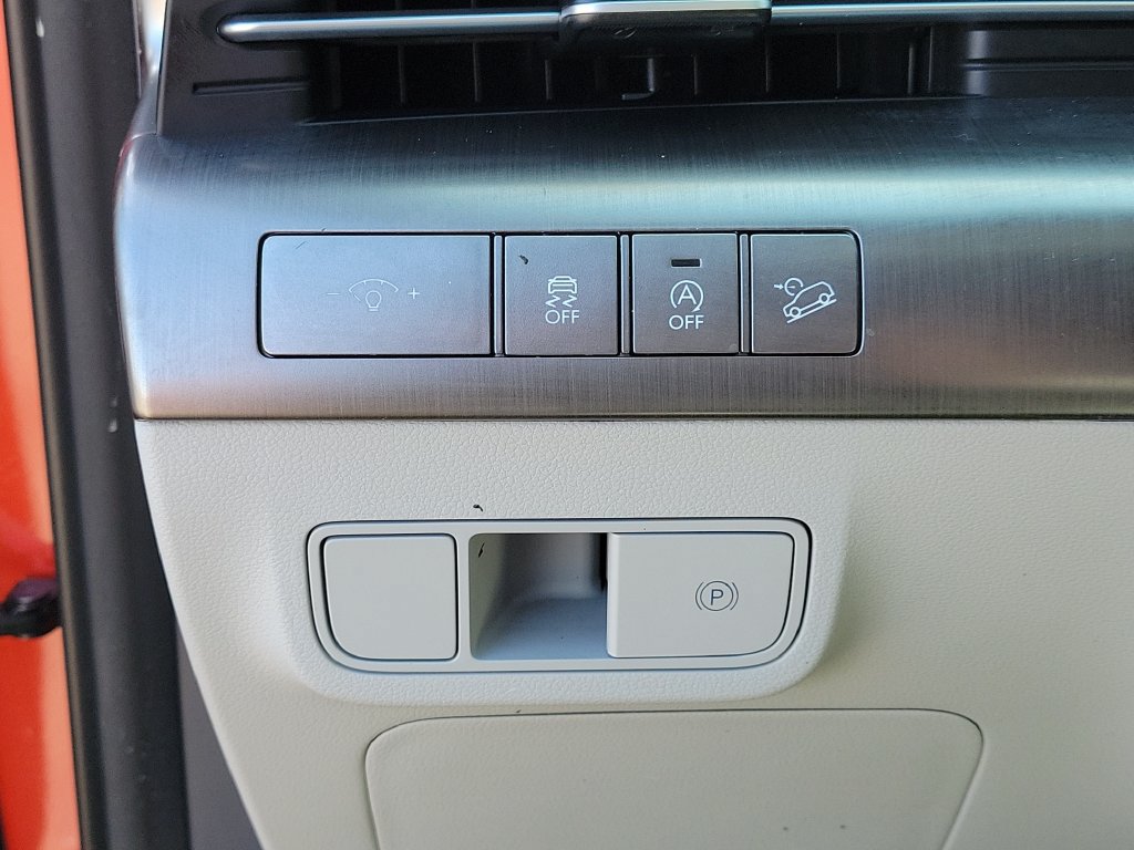 Used 2025 Hyundai Kona SE FWD image 29