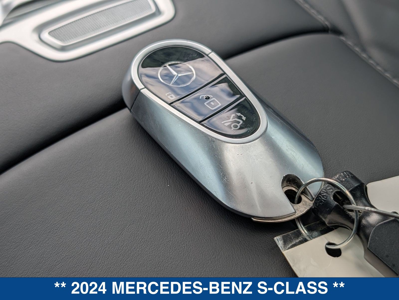 Used 2024 Mercedes-Benz S 580 4MATIC Sedan w/ AMG Line image 35